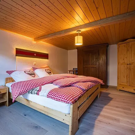 شقة Chalet Roesi - Ferienwohnung Mit Hot Pot & Bergsicht