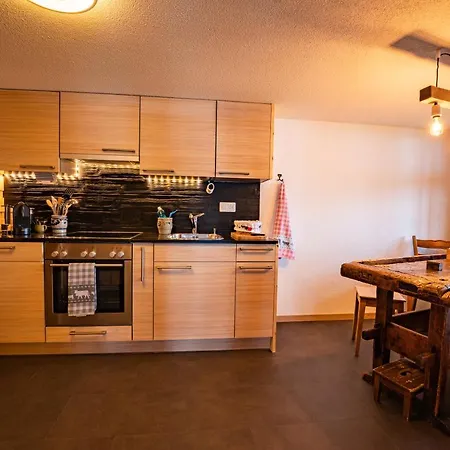 شقة Chalet Roesi - Ferienwohnung Mit Hot Pot & Bergsicht